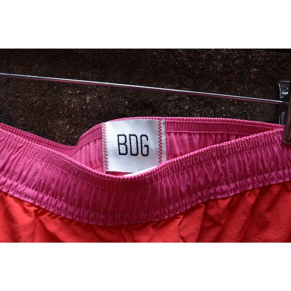 Retro Red & Pink Colorblock Track Shorts with White Piping – Size M - Picture 4 of 4